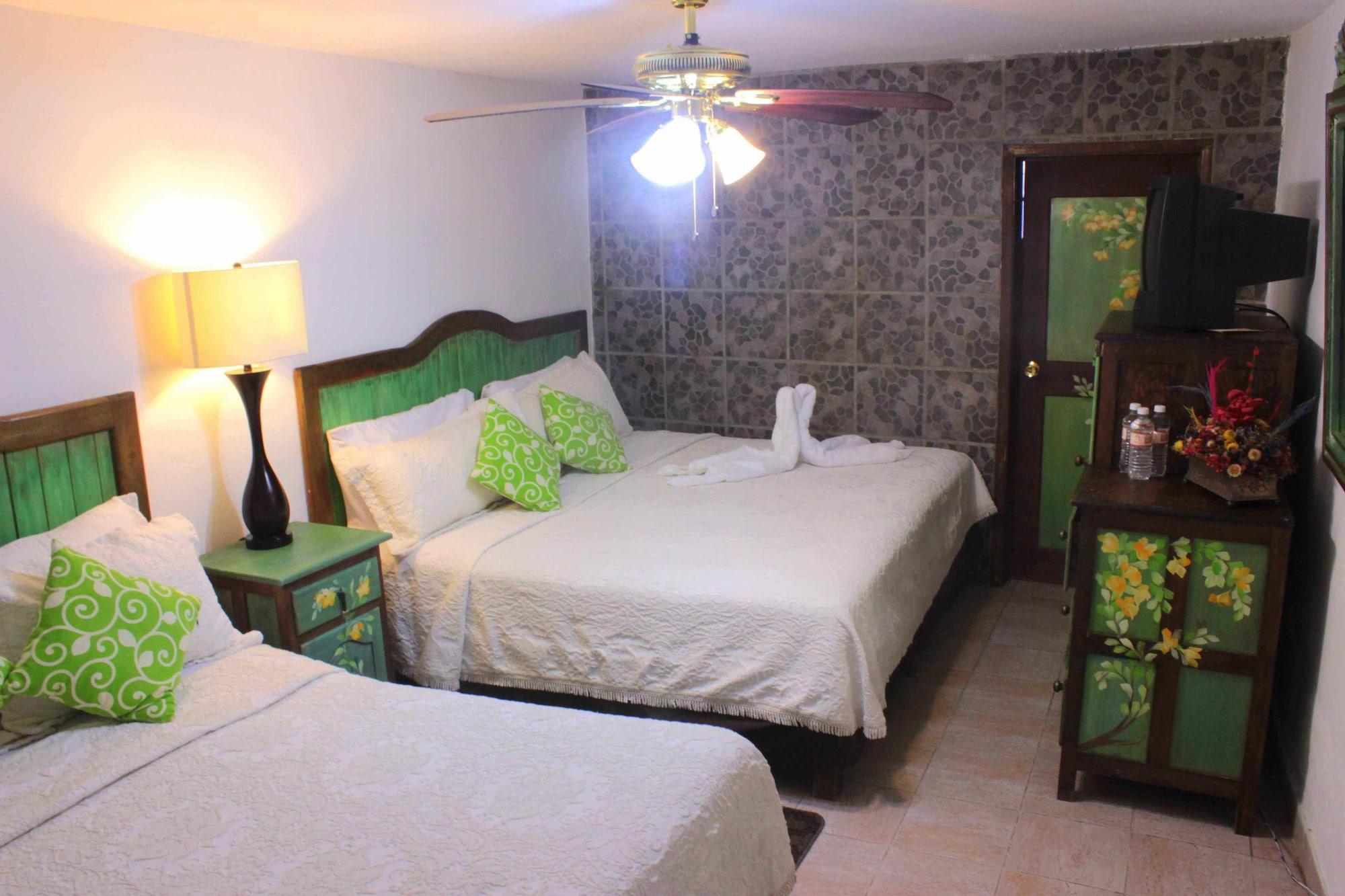 Hotel La Huerta Сан Мигел де Аленде Екстериор снимка